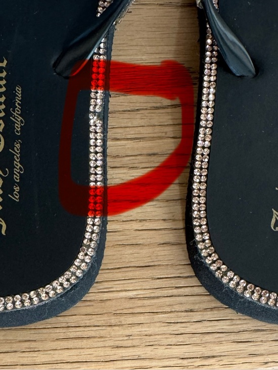 Juicy Couture Rose Gold Flip Flops - Picture 3 of 4